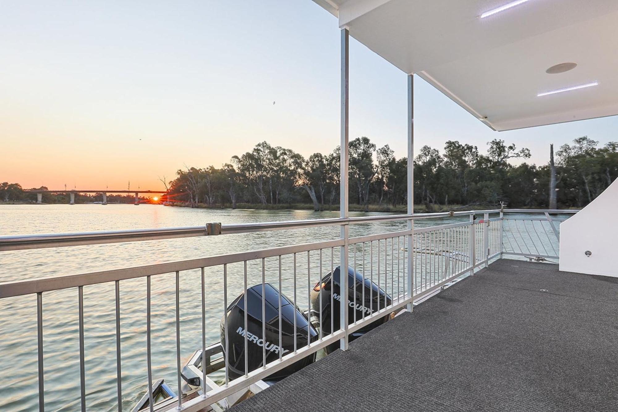 All Seasons Houseboats Hotel Mildura Exterior photo